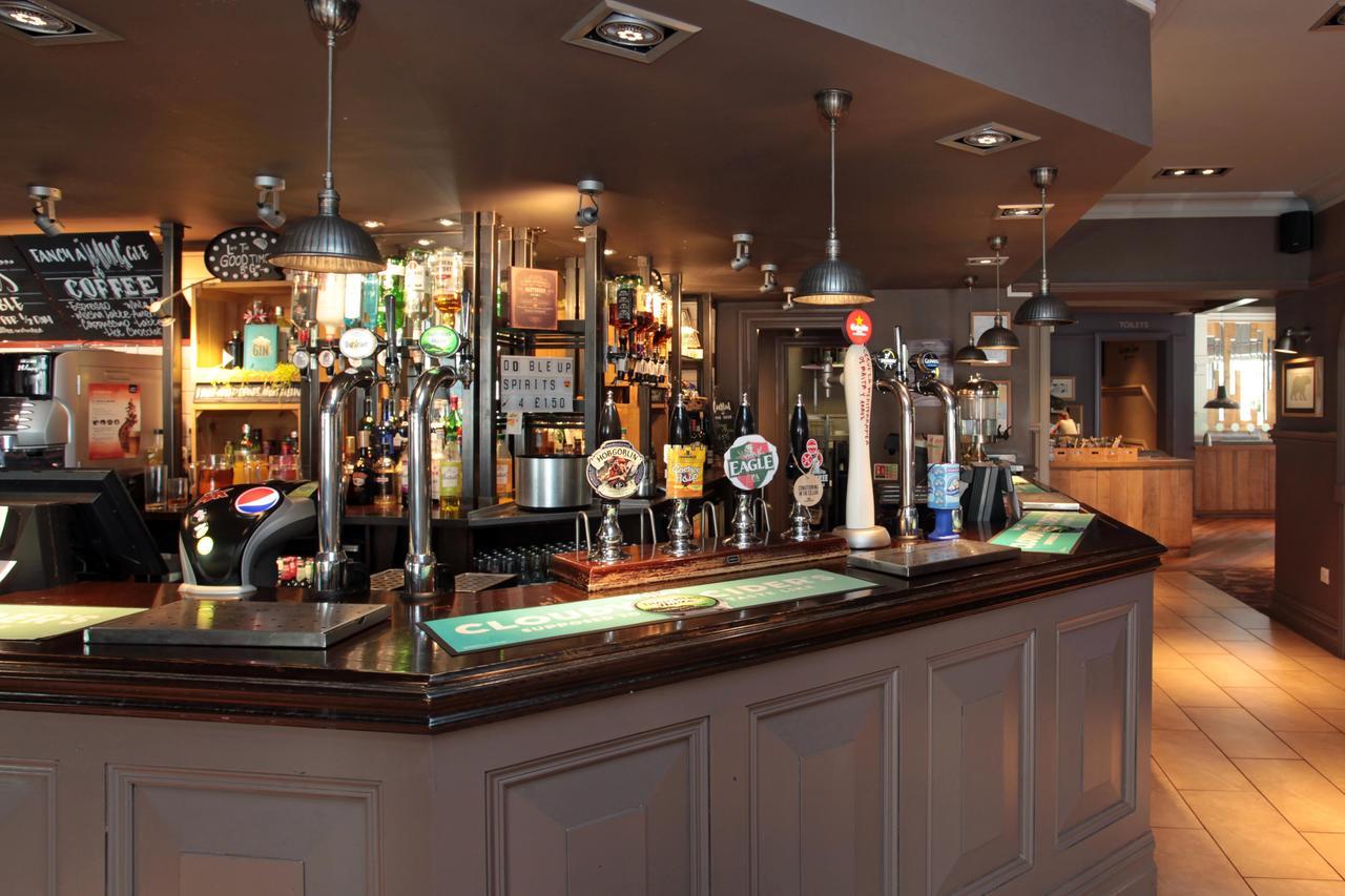 Bear Inn, Somerset By Marston'S Inns Street Exterior photo